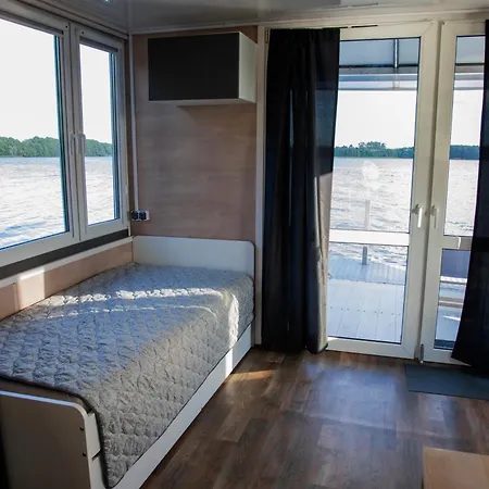 Ботель Houseboat Dąbrowica